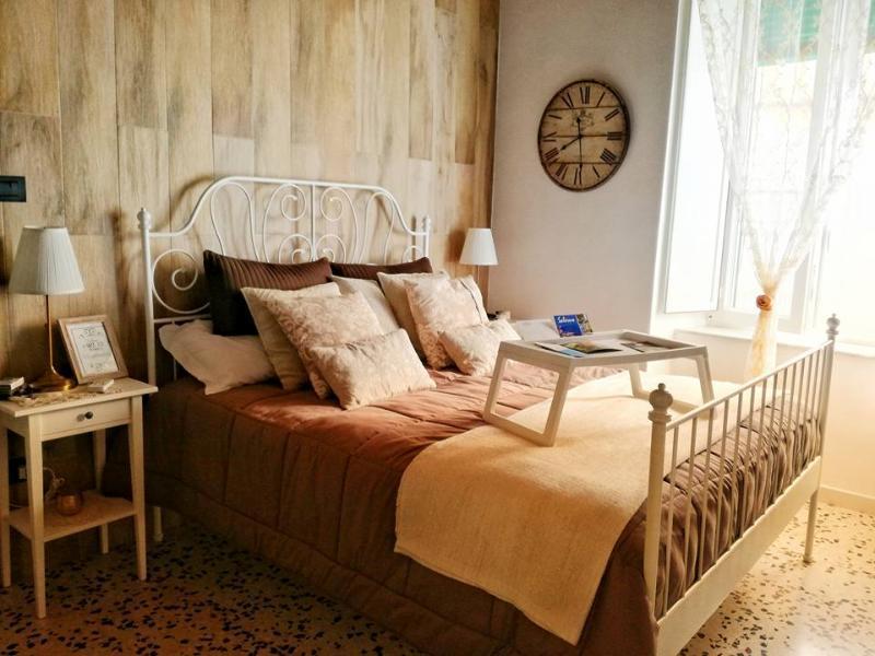 เอเลแกนต์ บีแอนด์บี อิล วิโกโล สโตริโก ซาแลร์โน Bed & Breakfast ภายนอก รูปภาพ