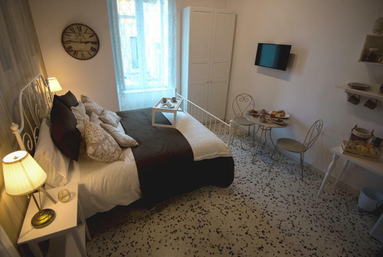 เอเลแกนต์ บีแอนด์บี อิล วิโกโล สโตริโก ซาแลร์โน Bed & Breakfast ภายนอก รูปภาพ