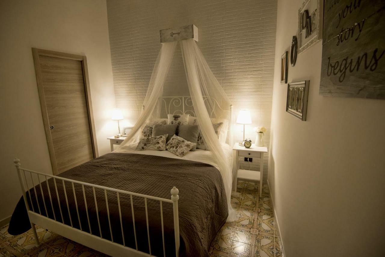 เอเลแกนต์ บีแอนด์บี อิล วิโกโล สโตริโก ซาแลร์โน Bed & Breakfast ภายนอก รูปภาพ