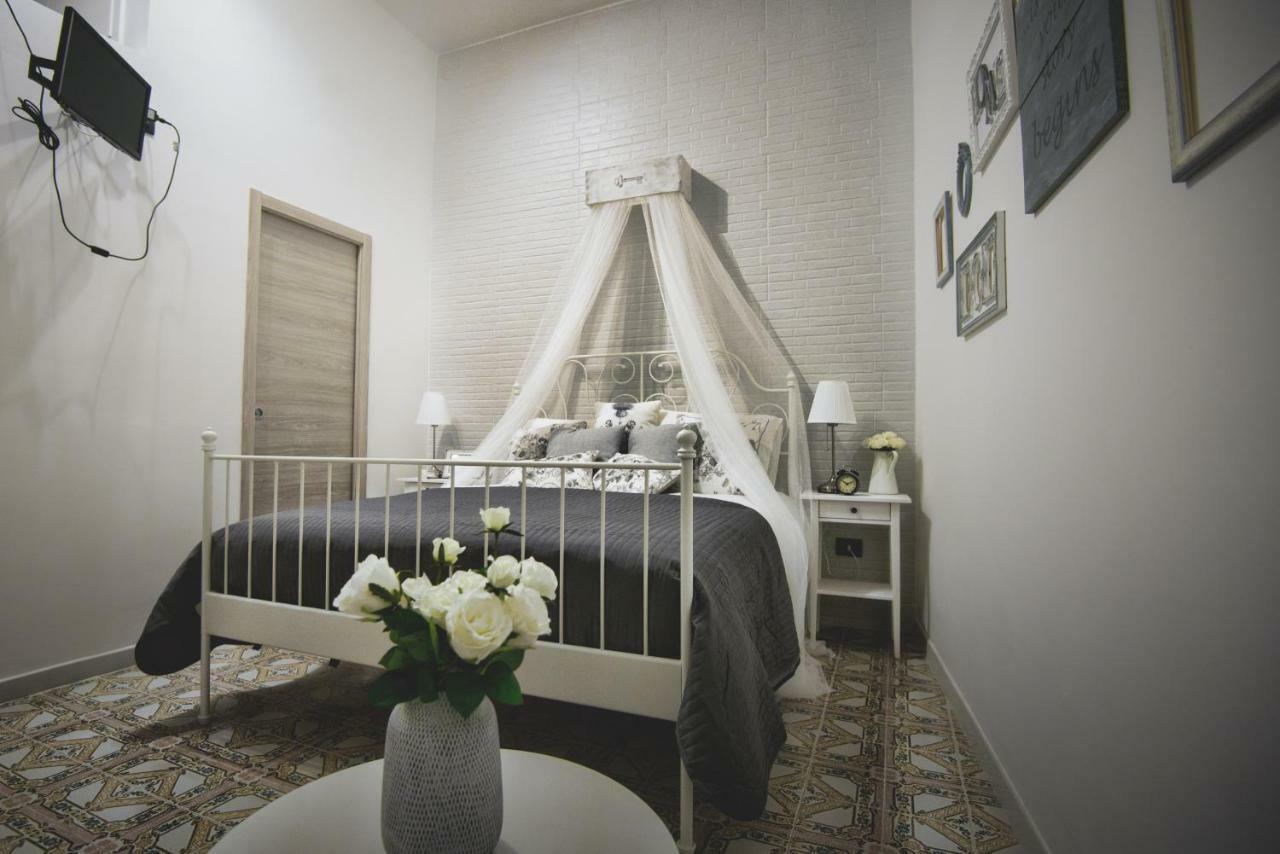 เอเลแกนต์ บีแอนด์บี อิล วิโกโล สโตริโก ซาแลร์โน Bed & Breakfast ภายนอก รูปภาพ