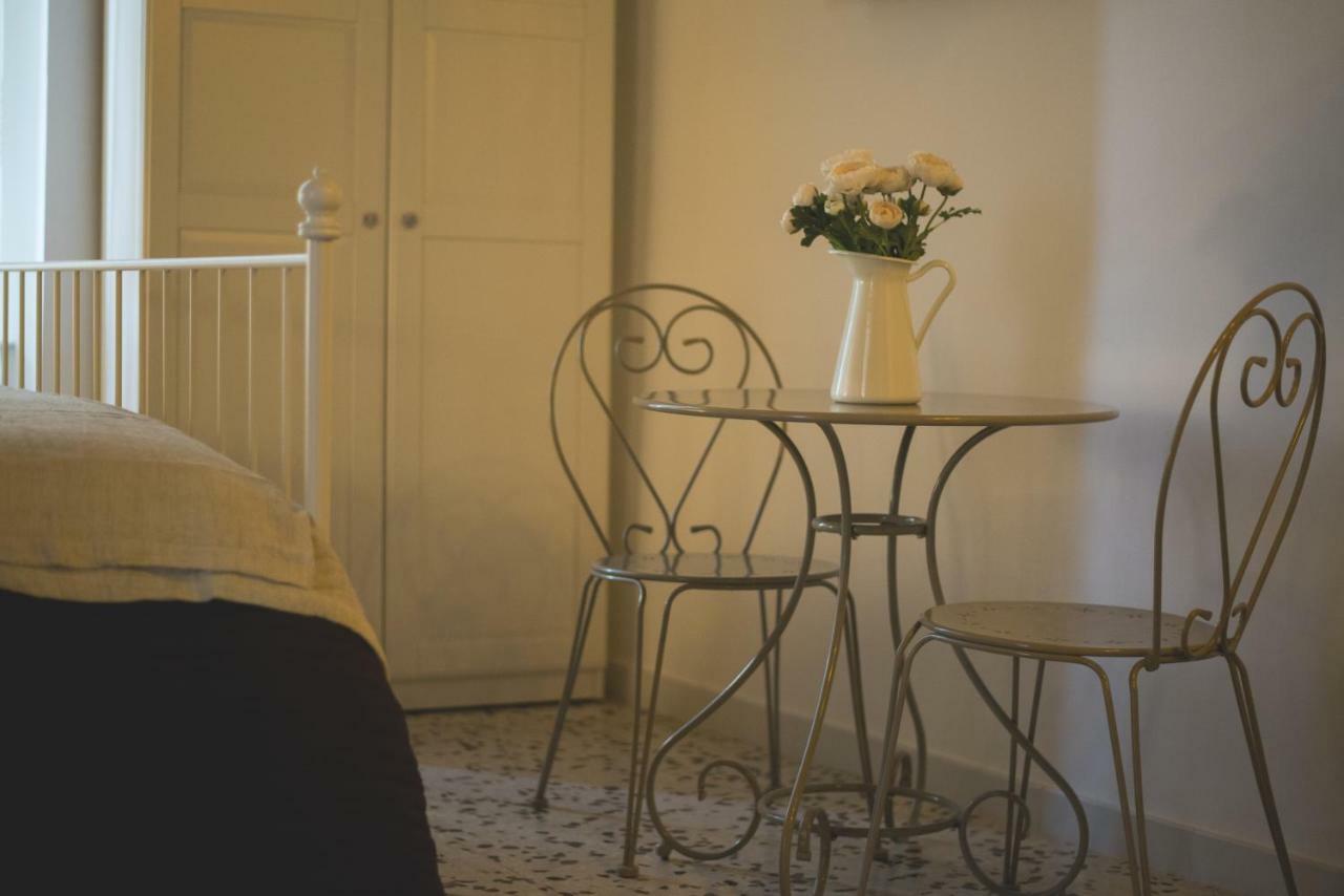 เอเลแกนต์ บีแอนด์บี อิล วิโกโล สโตริโก ซาแลร์โน Bed & Breakfast ภายนอก รูปภาพ