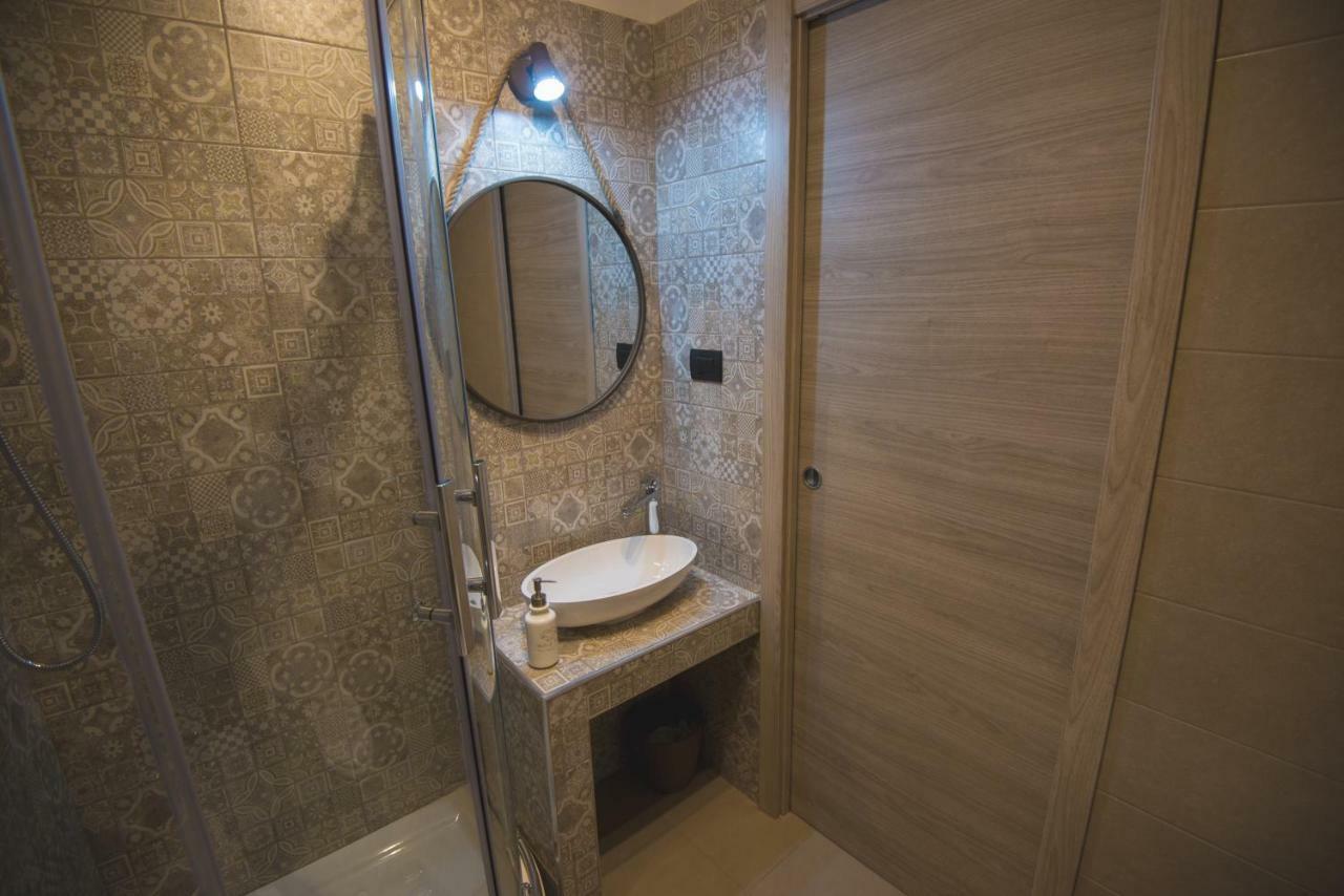 เอเลแกนต์ บีแอนด์บี อิล วิโกโล สโตริโก ซาแลร์โน Bed & Breakfast ภายนอก รูปภาพ