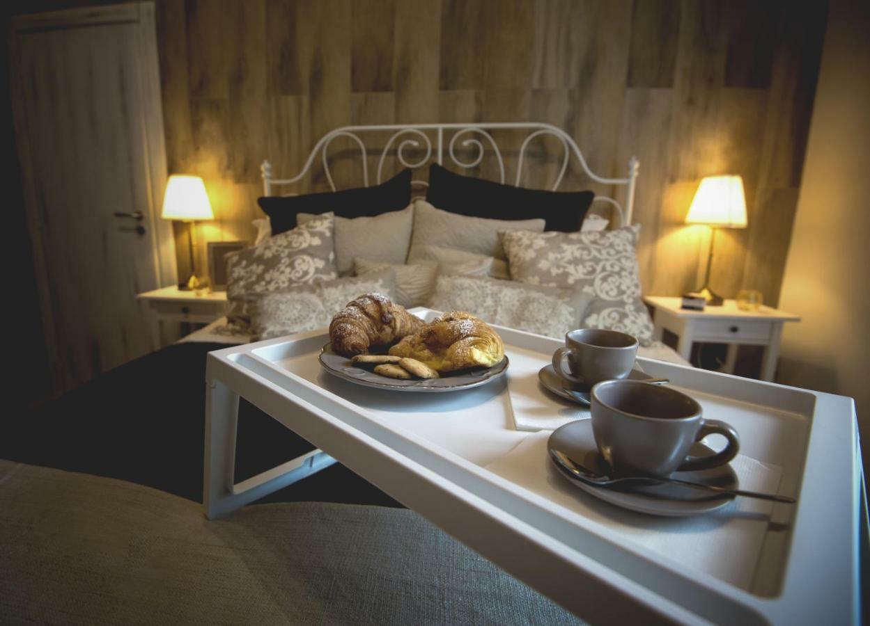 เอเลแกนต์ บีแอนด์บี อิล วิโกโล สโตริโก ซาแลร์โน Bed & Breakfast ภายนอก รูปภาพ